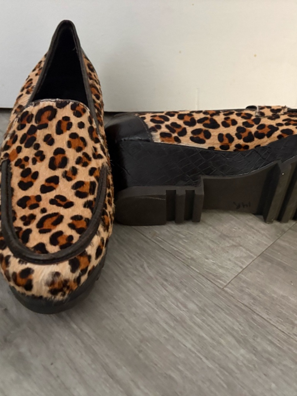 ShoeDonald Pliner Leopard Print Loafers – Size 11s